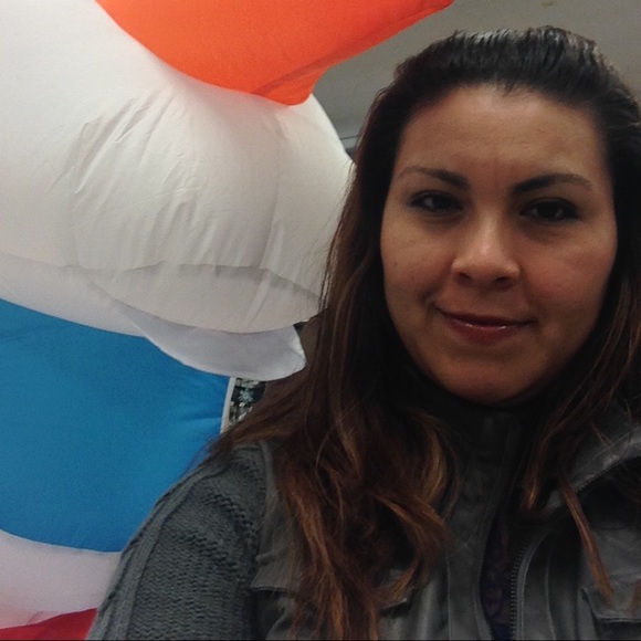Poshmark profile picture for @housecleaning