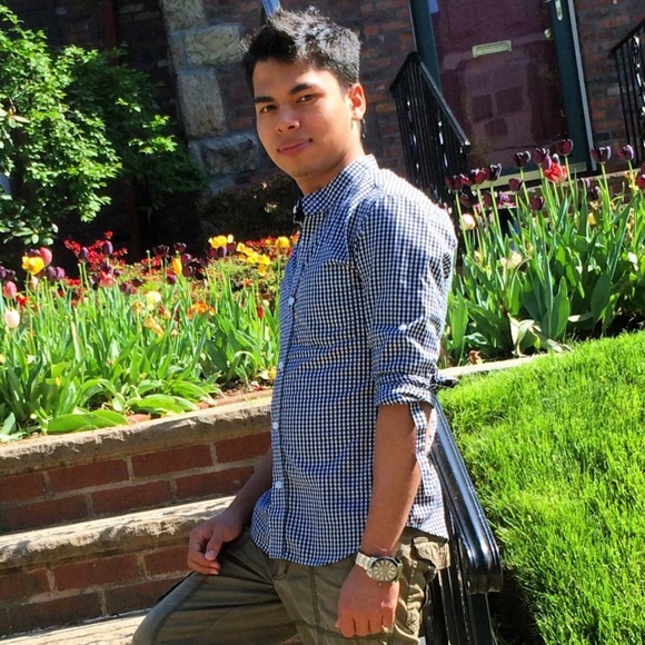 Poshmark profile picture for @sahin