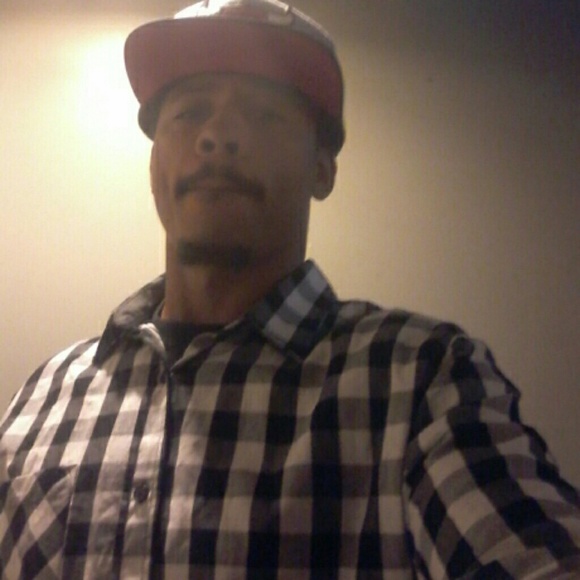 Poshmark profile picture for @mrnobody