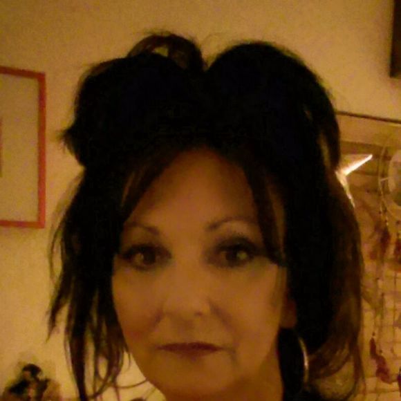 Poshmark profile picture for @striking
