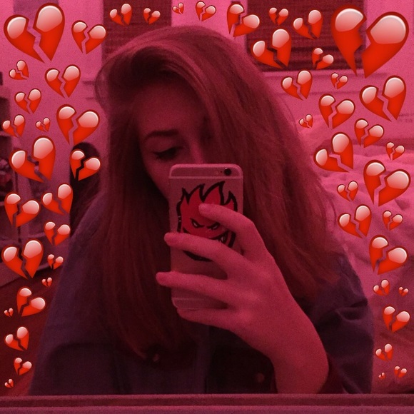 Poshmark profile picture for @unhealthy