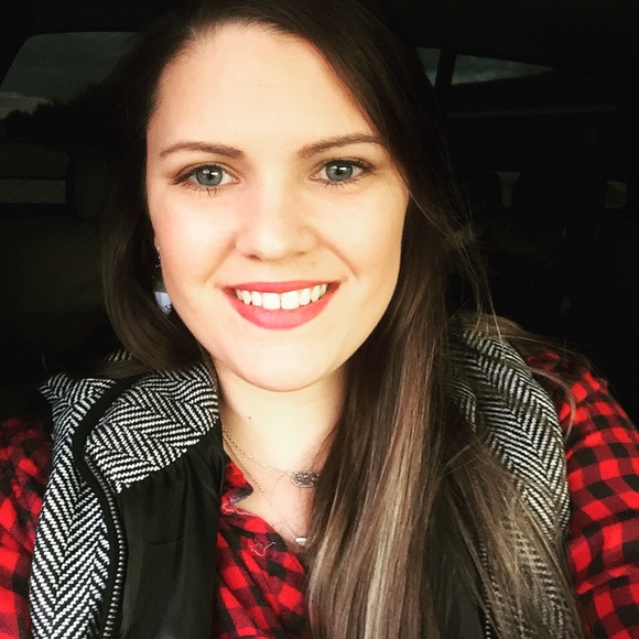 Poshmark profile picture for @mchaffin
