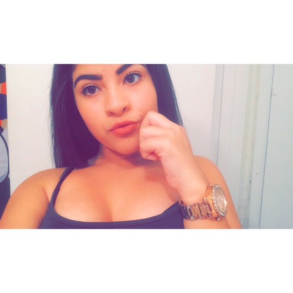 Poshmark profile picture for @florenciaa