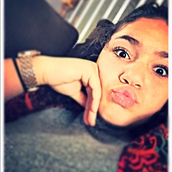 ariana_37383829