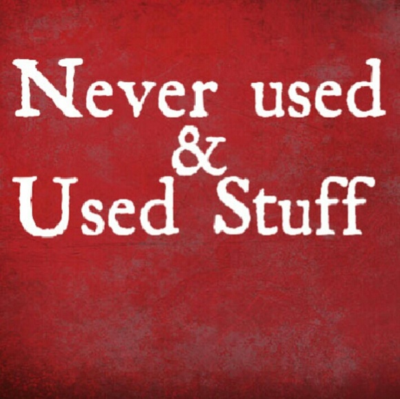 Poshmark profile picture for @stuffs