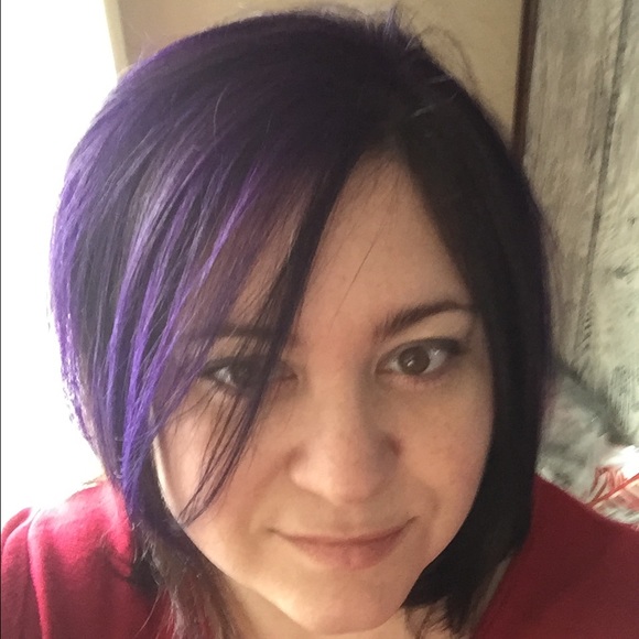 Poshmark profile picture for @readings
