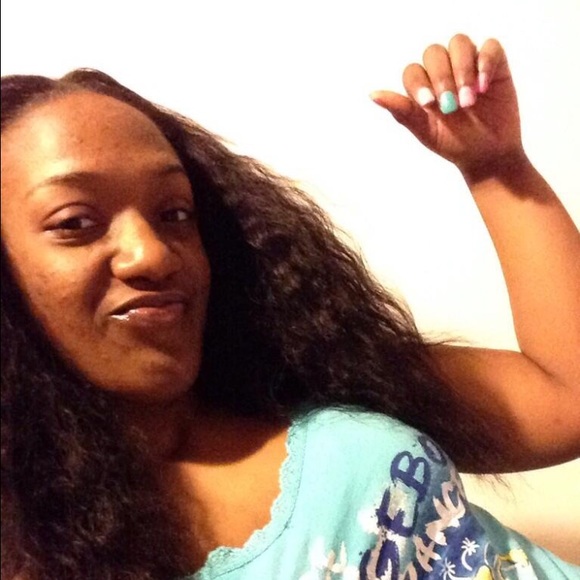 Poshmark profile picture for @prettys