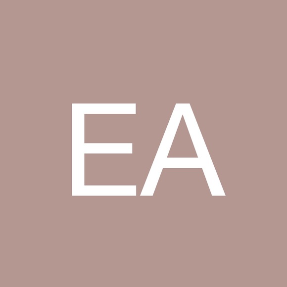 Poshmark profile picture for @memoirs