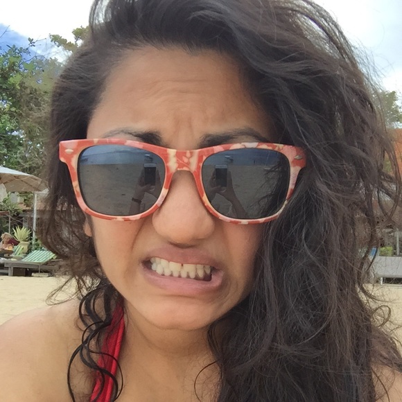 Poshmark profile picture for @zeenal