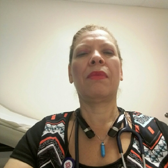 Poshmark profile picture for @practitioner
