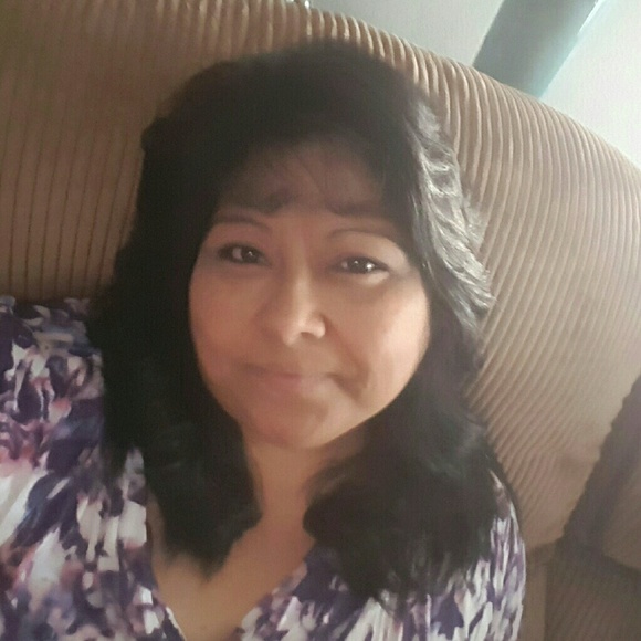 Poshmark profile picture for @dwarfs