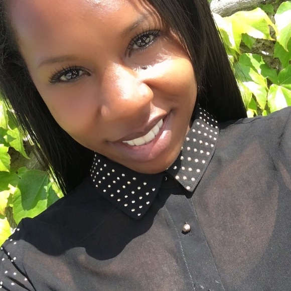 Poshmark profile picture for @prevailed