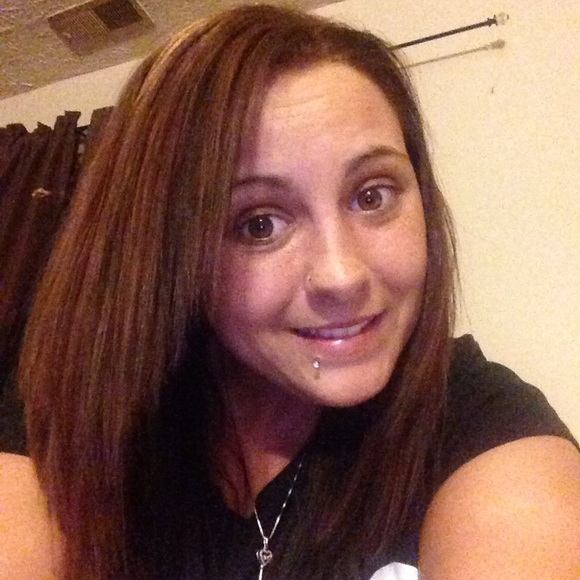 Poshmark profile picture for @marinelli