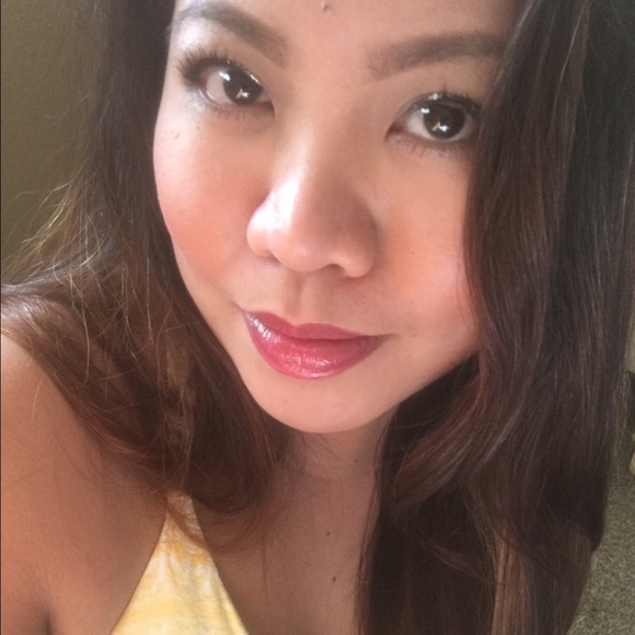 Poshmark profile picture for @gly