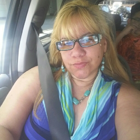Poshmark profile picture for @plains