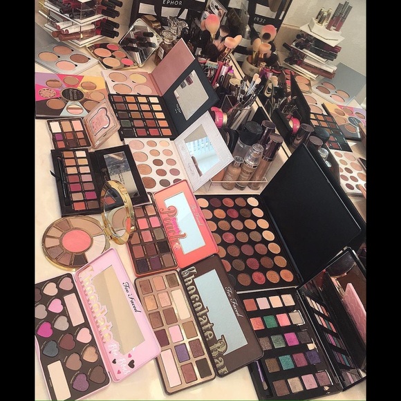 Poshmark profile picture for @lesliee87