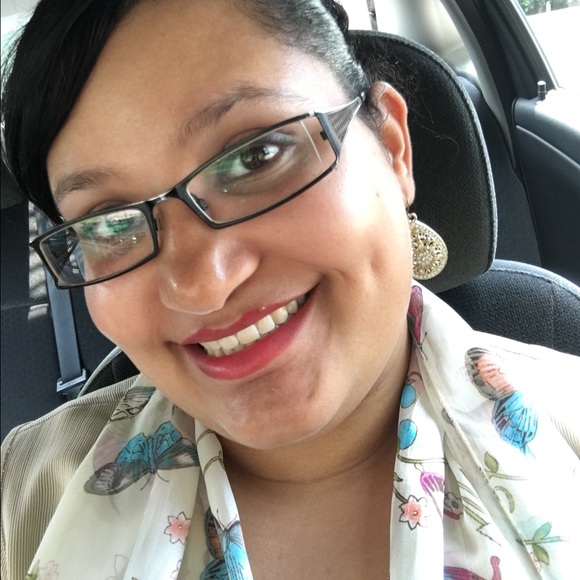 Poshmark profile picture for @looksmart