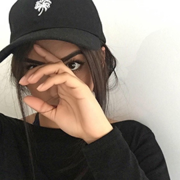 Poshmark profile picture for @xcvbnm