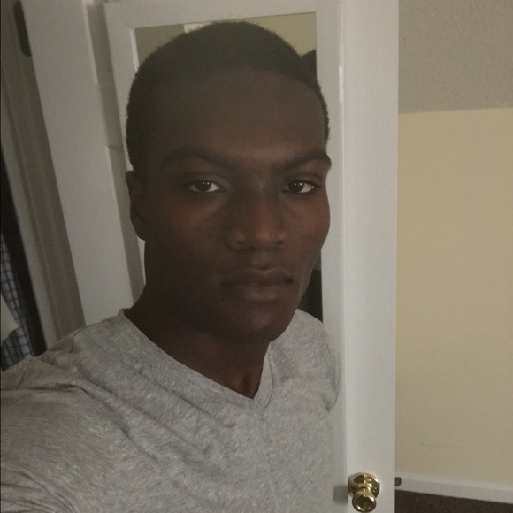 Poshmark profile picture for @privat