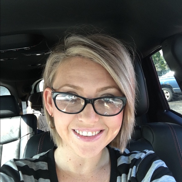 Poshmark profile picture for @varnish