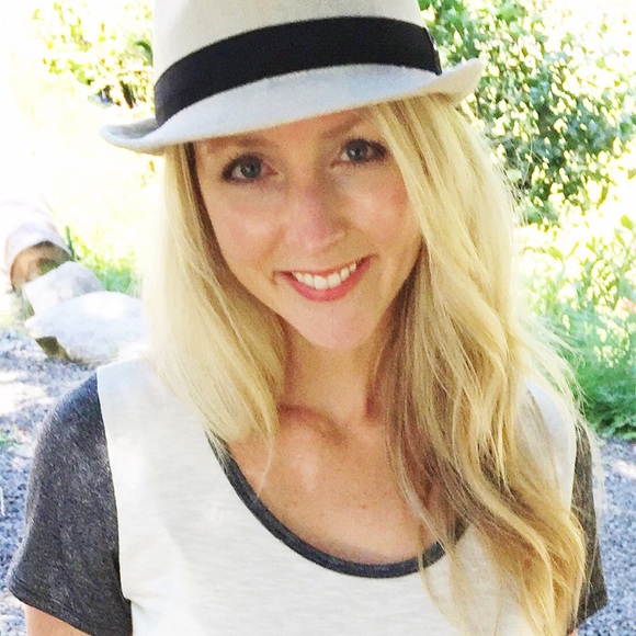 lularoelarissa