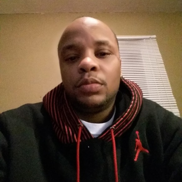 Poshmark profile picture for @radamaz