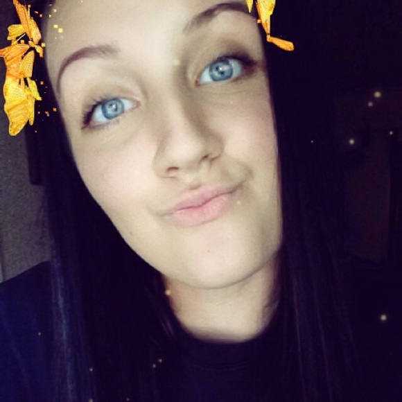 Poshmark profile picture for @pram