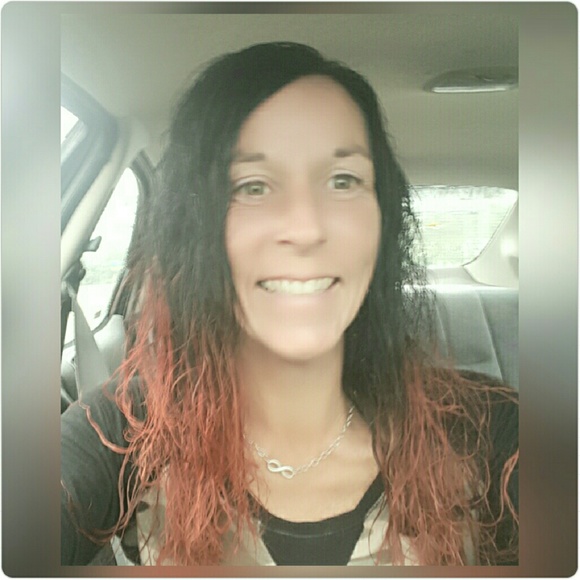 Poshmark profile picture for @rondel
