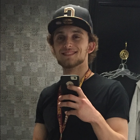 Poshmark profile picture for @fascinate