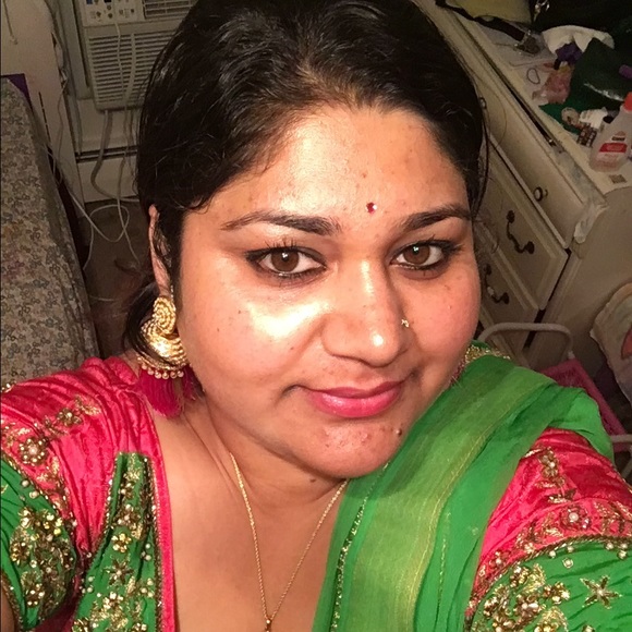 Poshmark profile picture for @rishu