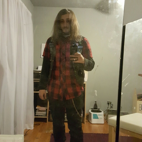 Poshmark profile picture for @disfigured
