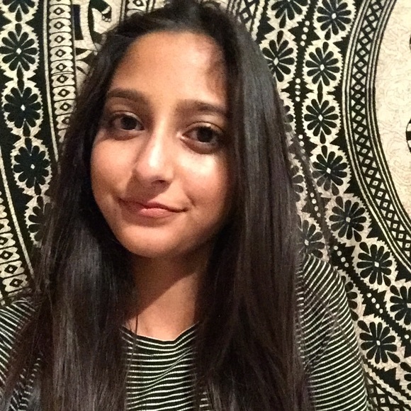 Poshmark profile picture for @tiwari
