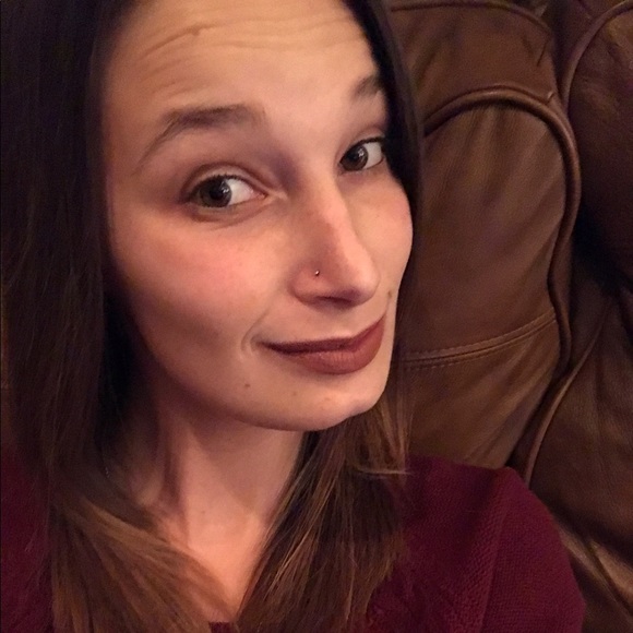 Poshmark profile picture for @surrey
