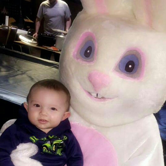 3735