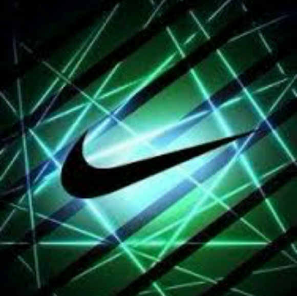 Poshmark profile picture for @g_j
