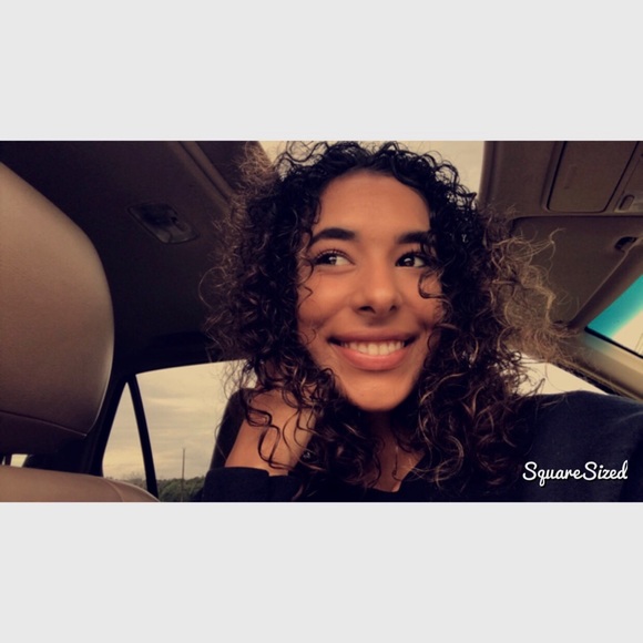 Poshmark profile picture for @iamr