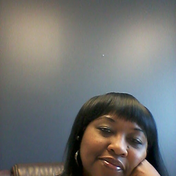 Poshmark profile picture for @lifelong