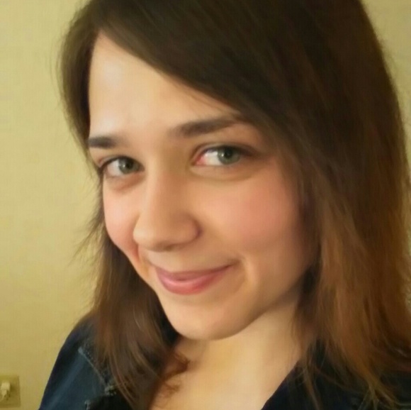 Poshmark profile picture for @free2love