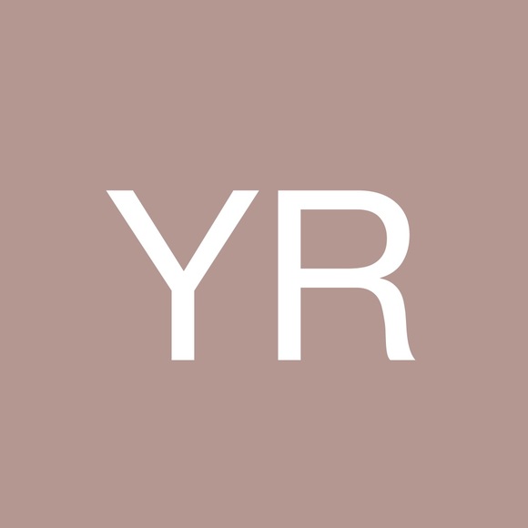 Poshmark profile picture for @yelitza35