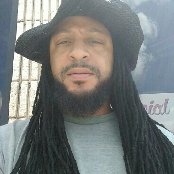Poshmark profile picture for @highbeam