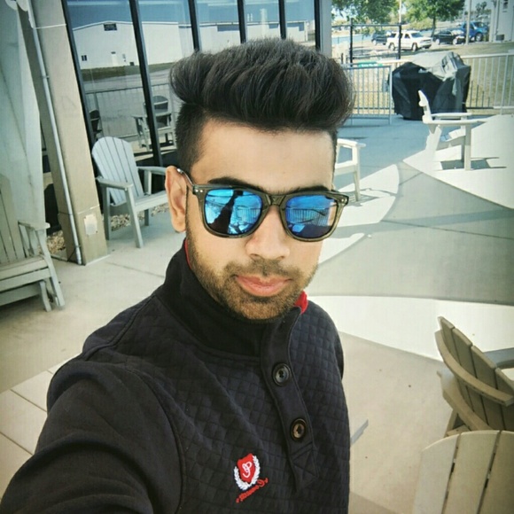 Poshmark profile picture for @omair
