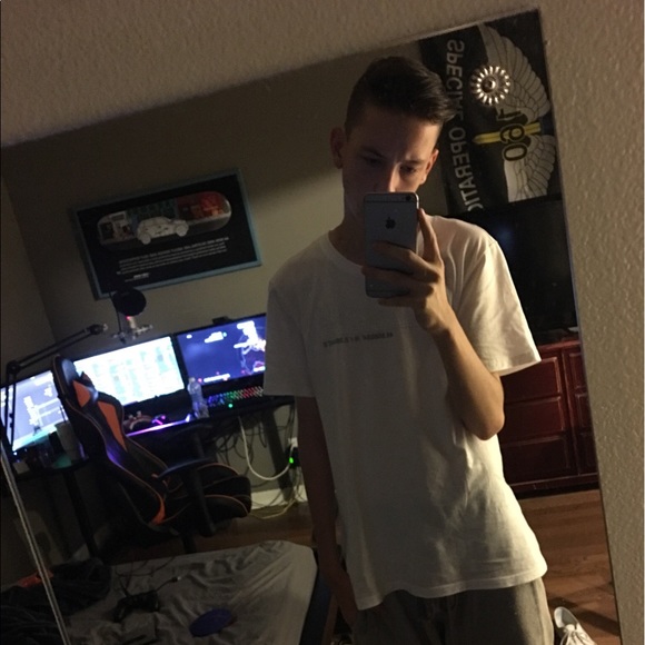 Poshmark profile picture for @adjust
