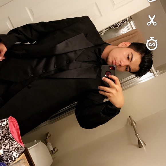 Poshmark profile picture for @josue_12