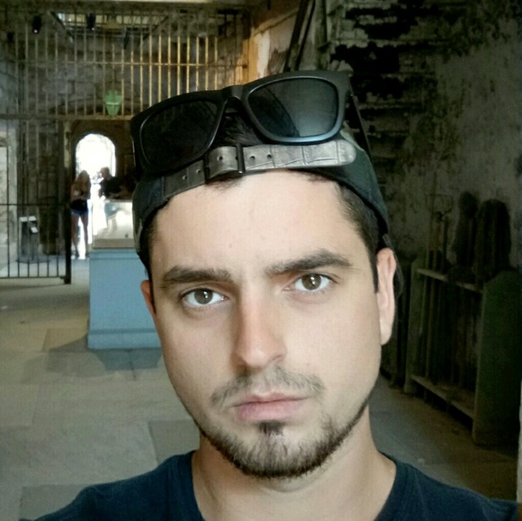 Poshmark profile picture for @volodimir