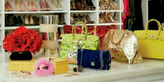 Poshmark banner for @manifestations