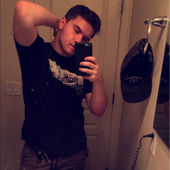 Poshmark profile picture for @grind
