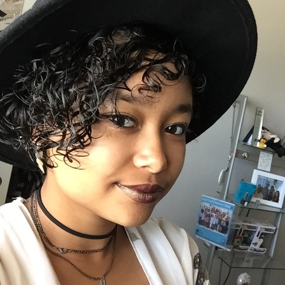 Poshmark profile picture for @transparent