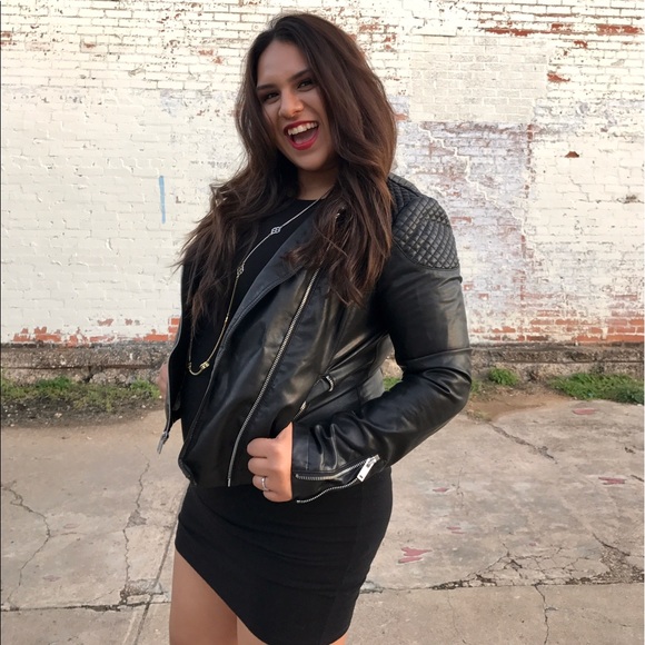 Poshmark profile picture for @vulnerable