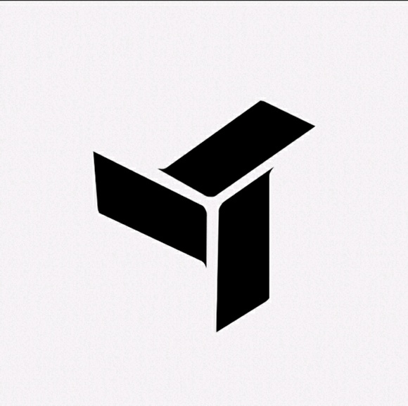 Poshmark profile picture for @ruling